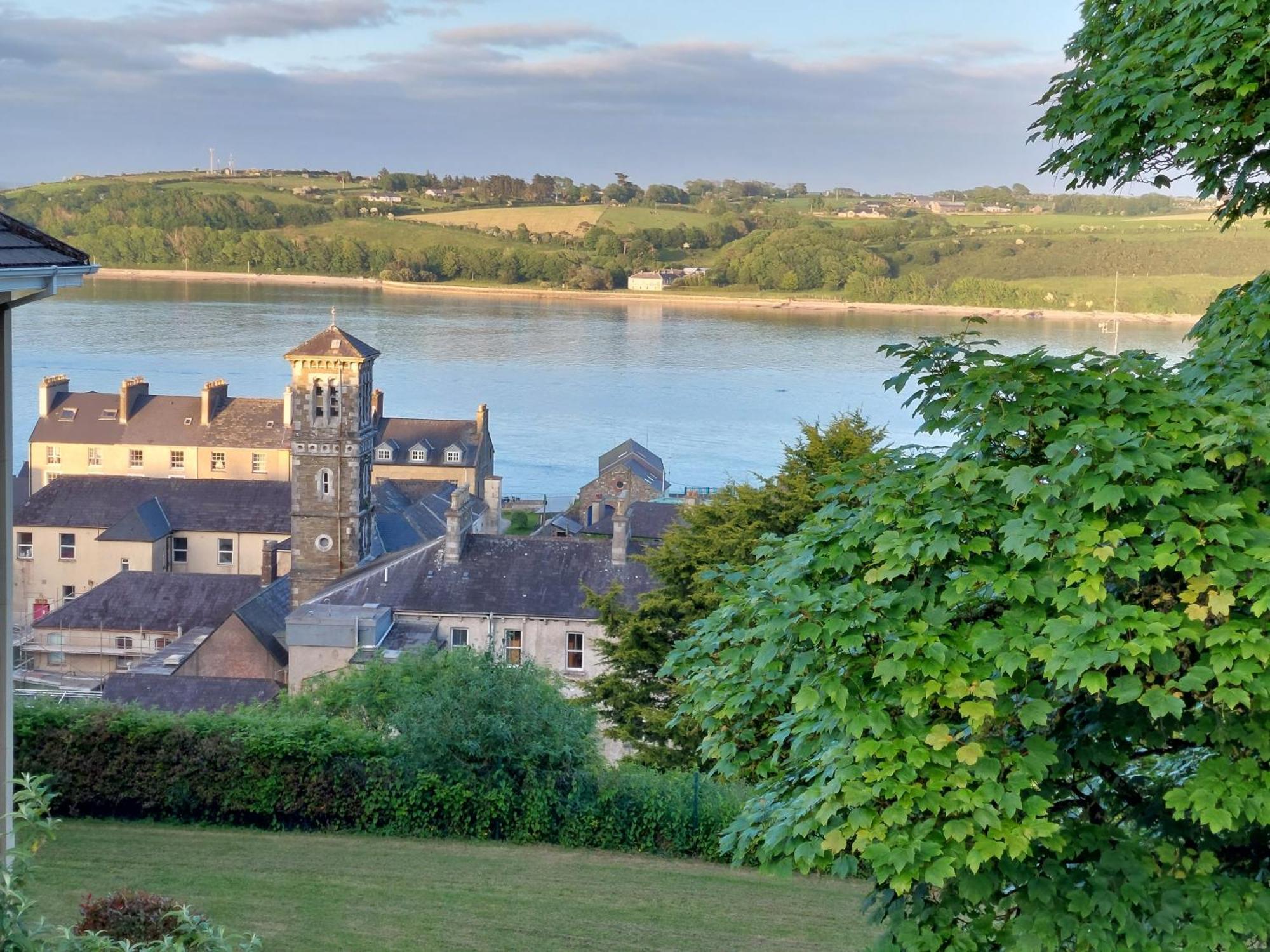 Sea Whispers - My Charming Costal Retreat In Youghal Eksteriør billede