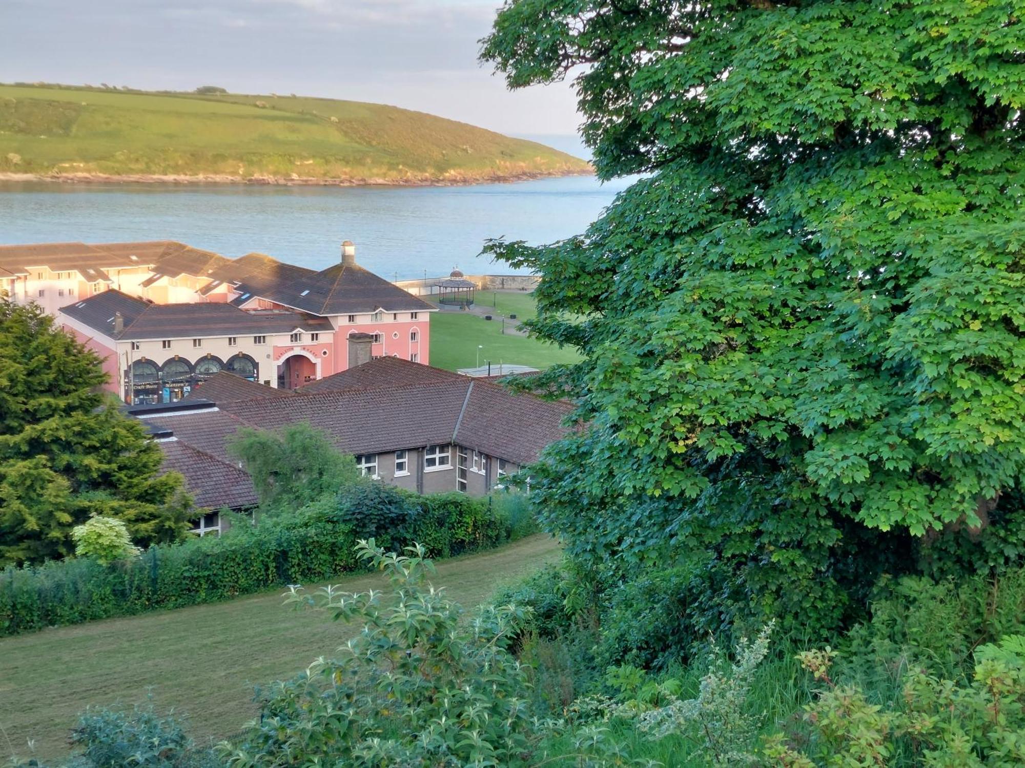 Sea Whispers - My Charming Costal Retreat In Youghal Eksteriør billede